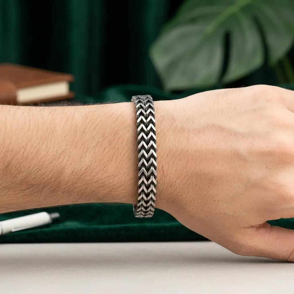 Valiant Franco-Mesh Woven Wristband – Luxury Geometric Magnetic Band