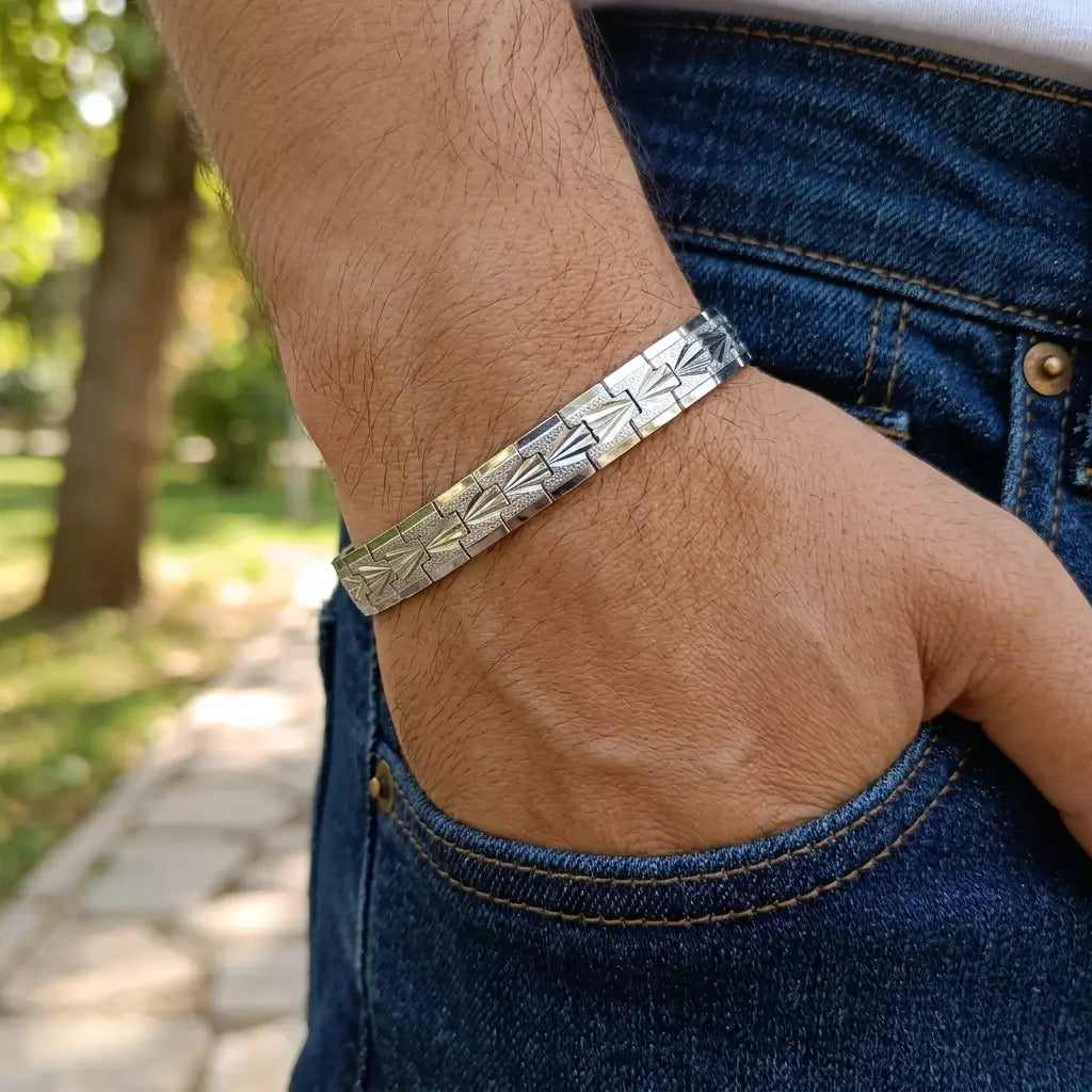 Imperial Metallic Auto-Fit Flexible Bracelet – Premium Dual-Tone Chevron Edition